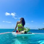 Daisy Shah Instagram - Purely vibing 💚💙 . . . @travelwithjourneylabel @jumeirahmaldives @jumeirahgroup . . . #jumeirahmaldives #jumeirahhotels #timeexceptionallywellspent #journeylabel #travelwithjourneylabel #youarespecial #thinkholidaythinkjourneylabel #luxuryholiday #maldives Jumeirah Maldives
