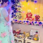Daisy Shah Instagram – आ नो भद्रा: क्रतवो यन्तु विश्वत:। 
.
.
Happy Ganesh Chaturthi 🙏✨
#ganpatibappamorya
.
.
.
Outfit: @muksweta