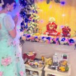 Daisy Shah Instagram - आ नो भद्रा: क्रतवो यन्तु विश्वत:। . . Happy Ganesh Chaturthi 🙏✨ #ganpatibappamorya . . . Outfit: @muksweta