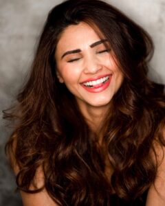 Daisy Shah Instagram - Nothing you wear is more important than your smile ❤️
.
.
.
#smilemore #livefully #lovedeeply