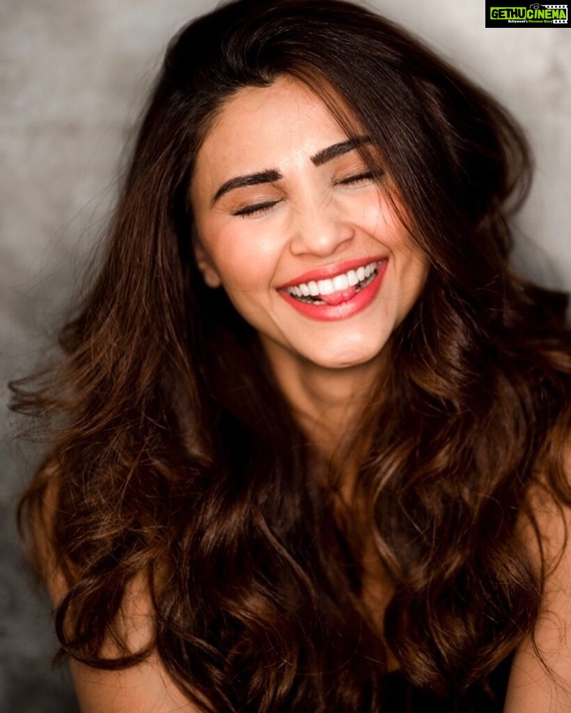 Daisy Shah Instagram - Nothing you wear is more important than your smile ❤️ . . . #smilemore #livefully #lovedeeply
