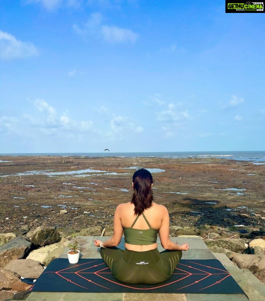 Daisy Shah Instagram - Yes I am a lost soul, yet not misguided… वही शून्य है वही इकाई 🔱 . . . #internationalyogaday #youareyourhome