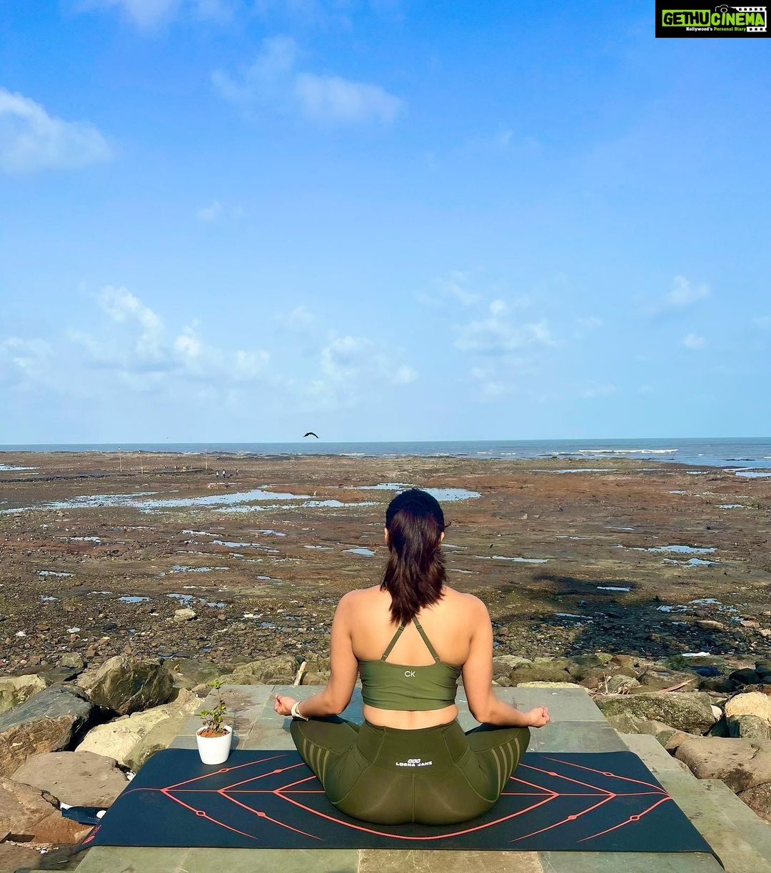 Daisy Shah Instagram - Yes I am a lost soul, yet not misguided… वही शून्य है वही इकाई 🔱 . . . #internationalyogaday #youareyourhome