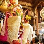 Daisy Shah Instagram - Let go and let The Lord be mighty for us in all things 🙏❤️ . . . #ganpatibappamorya #lalbaughcharaja #divineenergy Lalbaugh Cha Raja