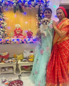Daisy Shah Instagram - आ नो भद्रा: क्रतवो यन्तु विश्वत:। 
.
.
Happy Ganesh Chaturthi 🙏✨
#ganpatibappamorya
.
.
.
Outfit: @muksweta