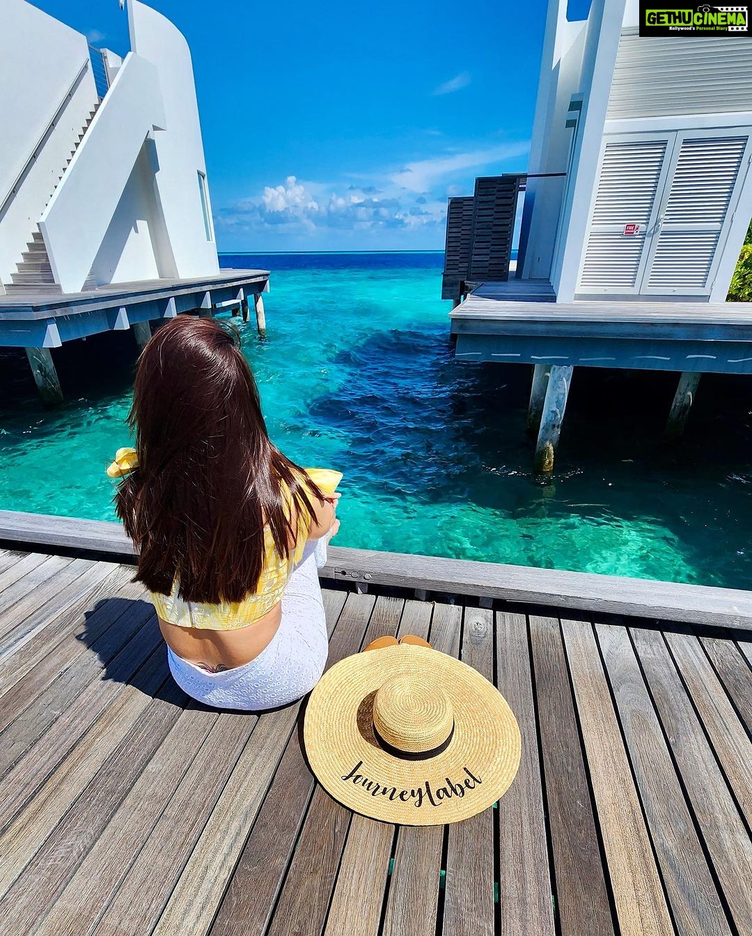 Daisy Shah Instagram - 🌊👒❤️ . . . @travelwithjourneylabel . . . #journeylabel #travelwithjourneylabel #youarespecial #thinkholidaythinkjourneylabel #luxuryholiday #daisyshah