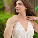 Daisy Shah Instagram - A lil lost, a lot found 🤍 . . . Styled by: @purvabansal5 📸: @deepak_das_photography MUH: @makeoverbysejalthakkar 👗: @howwhenwearclothing @vblitzcommunications 💎: @ethnicandaz 📍: @radissonblumumbaiairport Team: @greenlight__media . . . #daisyshah