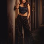 Daisy Shah Instagram - ✨✨✨ . . . Outfit: @freakinsindia Styled by: @trishadjani 📸: @deepak_das_photography MUH: @makeoverbysejalthakkar . . . #latepost #denimlovers #daisyshah