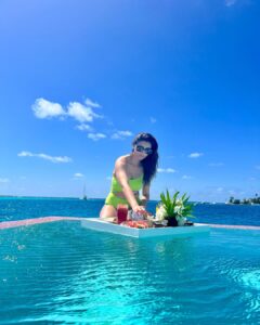 Daisy Shah Instagram - Purely vibing 💚💙
.
.
.
@travelwithjourneylabel 
@jumeirahmaldives 
@jumeirahgroup 
.
.
.
#jumeirahmaldives #jumeirahhotels #timeexceptionallywellspent #journeylabel #travelwithjourneylabel #youarespecial #thinkholidaythinkjourneylabel #luxuryholiday #maldives