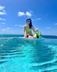 Daisy Shah Instagram - Purely vibing 💚💙
.
.
.
@travelwithjourneylabel 
@jumeirahmaldives 
@jumeirahgroup 
.
.
.
#jumeirahmaldives #jumeirahhotels #timeexceptionallywellspent #journeylabel #travelwithjourneylabel #youarespecial #thinkholidaythinkjourneylabel #luxuryholiday #maldives