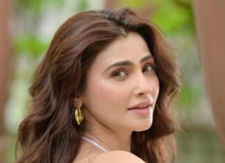 Daisy Shah Instagram - A lil lost, a lot found 🤍 . . . Styled by: @purvabansal5 📸: @deepak_das_photography MUH: @makeoverbysejalthakkar 👗: @howwhenwearclothing @vblitzcommunications 💎: @ethnicandaz 📍: @radissonblumumbaiairport Team: @greenlight__media . . . #daisyshah
