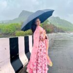 Daisy Shah Instagram - Listening to the rhythm of rain 🎶 . . . #baarishkamausam
