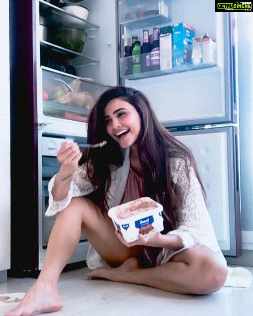 Daisy Shah Instagram - May be I was Sunday-ing with some left overs in my fridge 😉 . . . #slurp #itsathrowback #iscreamforicecream