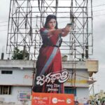 Deepthi Manne Instagram - Cutout chusi konni konni nammeyali dude🔥🔥🔥Mana @deepthimanne_official a.k.a Jagadhatri ante minimum untundi✊ Jagadhatri Serial kosam Khammam lo 40 ft. Cutout pettadam jarigindi. Khammam lo unna Fans Cutout deggariki velli Selfie theeskoni mi profile lo #SelfieWithJagadhatri Hashtag tho post chesi @zeetelugu ni tag cheyandi😇😇 We'll feature you on Zee Telugu stories! (Profile public undali dude 😁) #JagadhatriCutout #Khammam #Jagadhatri #ZeeTelugu