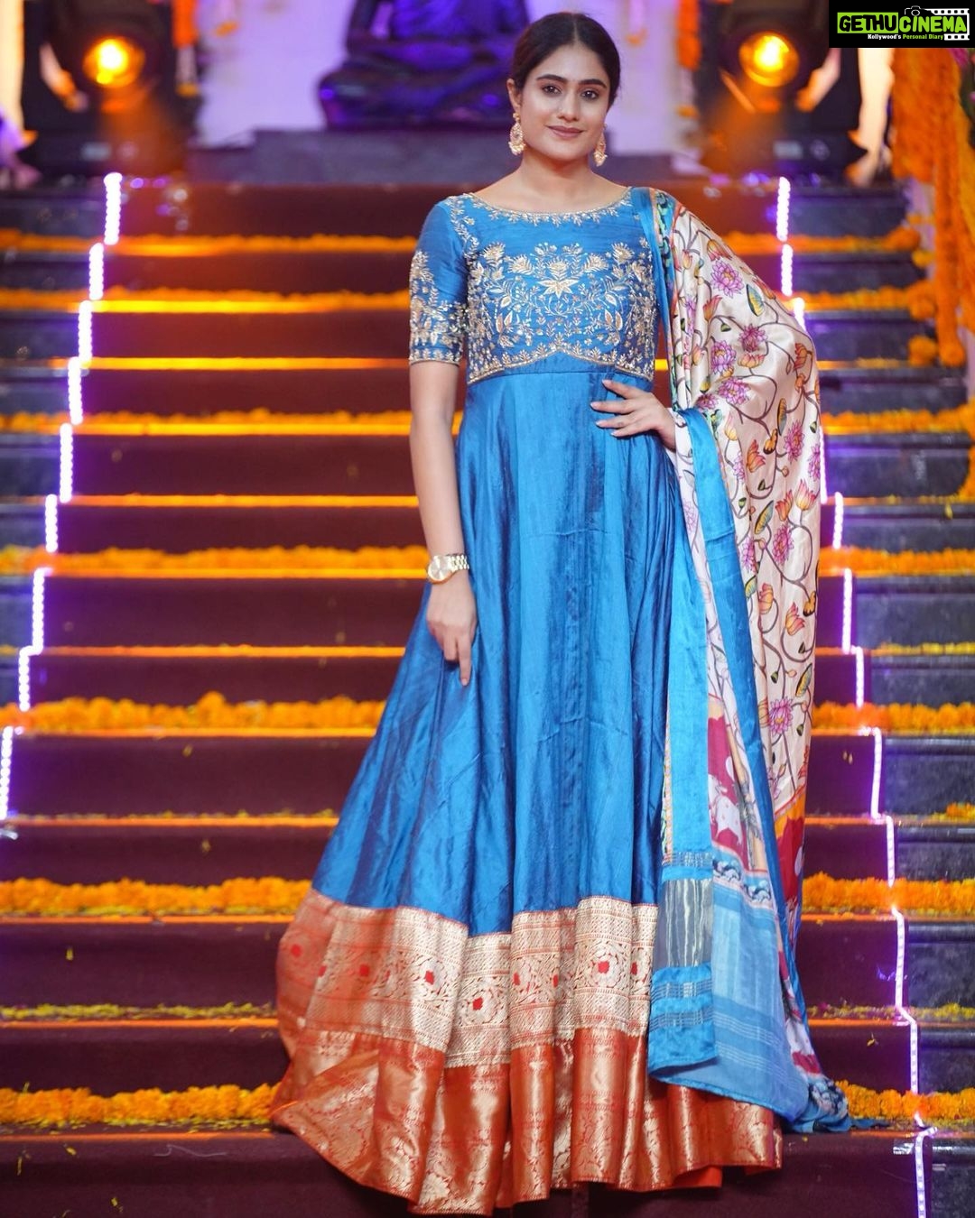 Deepthi Manne Instagram - Designer: @manasa_karnati Rawsilk long gown handcrafted with Zardosi n katdana work paired with Kalnkari Pichwai Dupatta. “Simple and Elegant “ #justlovedit❤️ Thank you dear Manasa 😘 Ps: ignore my face,was down with fever 🤒 Pc: @paulino_pictures well done 👏🏻❤️