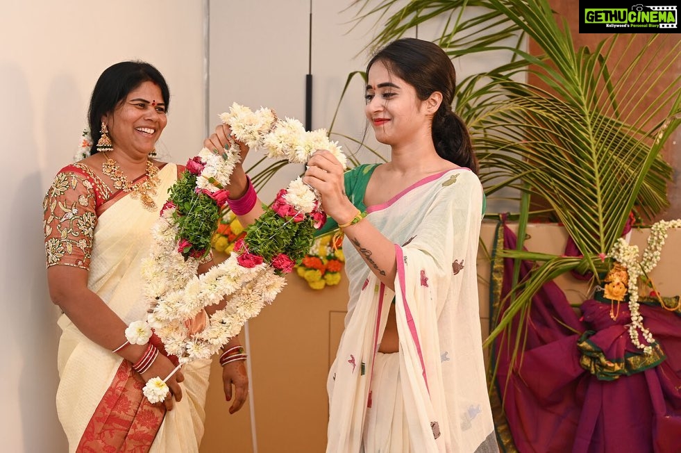 Deepthi Sunaina Instagram - That edho saadhinchina DAY❤🫂 #deepthisunaina #heartishappy . . . . . 📸: @mr_clicker_photography