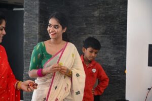 Deepthi Sunaina Instagram - That edho saadhinchina DAY❤️🫂 
#deepthisunaina #heartishappy
.
.
.
.
.
📸: @mr_clicker_photography