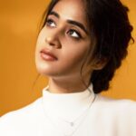Deepthi Sunaina Instagram – Every wait has a worth. 🫂
#deepthisunaina
.
.
.
.
.
📸: @saikrishna.gunti 
MUA: @panduchalapati 
Hair: @vicky_hairstylist_official
