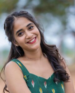 Deepthi Sunaina Instagram - 🍀
#deepthisunaina
.
.
.
.
.
👗: @navya.marouthu 
📸: @landscapephotography19 
Location: @nstudios_prewedding