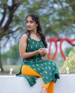 Deepthi Sunaina Instagram - 🍀
#deepthisunaina
.
.
.
.
.
👗: @navya.marouthu 
📸: @landscapephotography19 
Location: @nstudios_prewedding