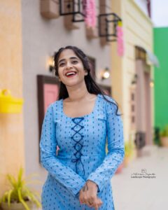 Deepthi Sunaina Instagram - Fall in love with  LEARNING. 🫂❤️
#deepthisunaina
.
.
.
.
.
👗: @navya.marouthu 
📸: @landscapephotography19 
Location: @nstudios_prewedding