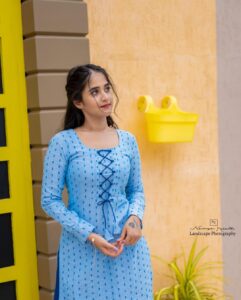 Deepthi Sunaina Instagram - Fall in love with  LEARNING. 🫂❤️
#deepthisunaina
.
.
.
.
.
👗: @navya.marouthu 
📸: @landscapephotography19 
Location: @nstudios_prewedding