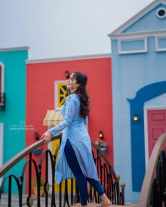 Deepthi Sunaina Instagram - Fall in love with  LEARNING. 🫂❤️
#deepthisunaina
.
.
.
.
.
👗: @navya.marouthu 
📸: @landscapephotography19 
Location: @nstudios_prewedding