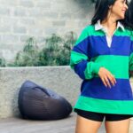Deepthi Sunaina Instagram – Jab life ho out of control😅
Toh honthon ko kar ke gol😙
Seeti bajaa ke bol😚
All is well🫂❤️
#deepthisunaina