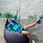 Deepthi Sunaina Instagram – Jab life ho out of control😅
Toh honthon ko kar ke gol😙
Seeti bajaa ke bol😚
All is well🫂❤️
#deepthisunaina