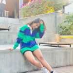 Deepthi Sunaina Instagram – Jab life ho out of control😅
Toh honthon ko kar ke gol😙
Seeti bajaa ke bol😚
All is well🫂❤️
#deepthisunaina
