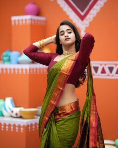 Deepthi Sunaina Instagram - 💚♥️
.
.
.
.
.
Outfit: @kulkarni_sisters 
📸 : @thehashtag_photography 
Location: @mrandmrsstudiohyd
MUA: @panduchalapati