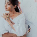 Deepthi Sunaina Instagram - Creativity takes courage. 🫂 #deepthisunaina . . . . . 📸: @rohitnagsai Concept and styling:@srikrupa.saggam #deepthisunaina