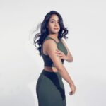 Deepthi Sunaina Instagram – The vibration of being who you are & doing what you love is magnetic.
You will align everything you need
in your life with that energy.
#deepthisunaina
.
.
.
.
.
📸: @saikrishna.gunti 
MUA: @panduchalapati 
Hair: @vicky_hairstylist_official