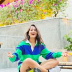 Deepthi Sunaina Instagram – Jab life ho out of control😅
Toh honthon ko kar ke gol😙
Seeti bajaa ke bol😚
All is well🫂❤️
#deepthisunaina