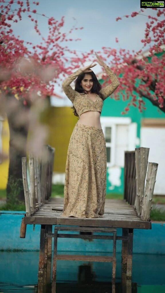 Deepthi Sunaina Instagram - 👀 #deepthisunaina . . . . Outfit: @navya.marouthu 😘