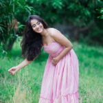 Deepthi Sunaina Instagram - If your life was a book, what would the title be? 🫂❤️ #deepthisunaina . . . . . PC: @thehashtag_photography Location: @farmagastya