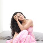 Deepthi Sunaina Instagram - If your life was a book, what would the title be? 🫂❤️ #deepthisunaina . . . . . PC: @thehashtag_photography Location: @farmagastya
