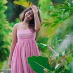 Deepthi Sunaina Instagram - If your life was a book, what would the title be? 🫂❤️ #deepthisunaina . . . . . PC: @thehashtag_photography Location: @farmagastya