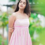Deepthi Sunaina Instagram - If your life was a book, what would the title be? 🫂❤️ #deepthisunaina . . . . . PC: @thehashtag_photography Location: @farmagastya