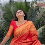 Delna Davis Instagram - Indulge in the luxurious elegance of our exclusive handwoven Kanchipuram silk saree, crafted with utmost precision and adorned with a resplendent gold zari woven border. This masterpiece of traditional artistry features a rich pallu that adds an opulent touch to its already exquisite design. @prahlasilks