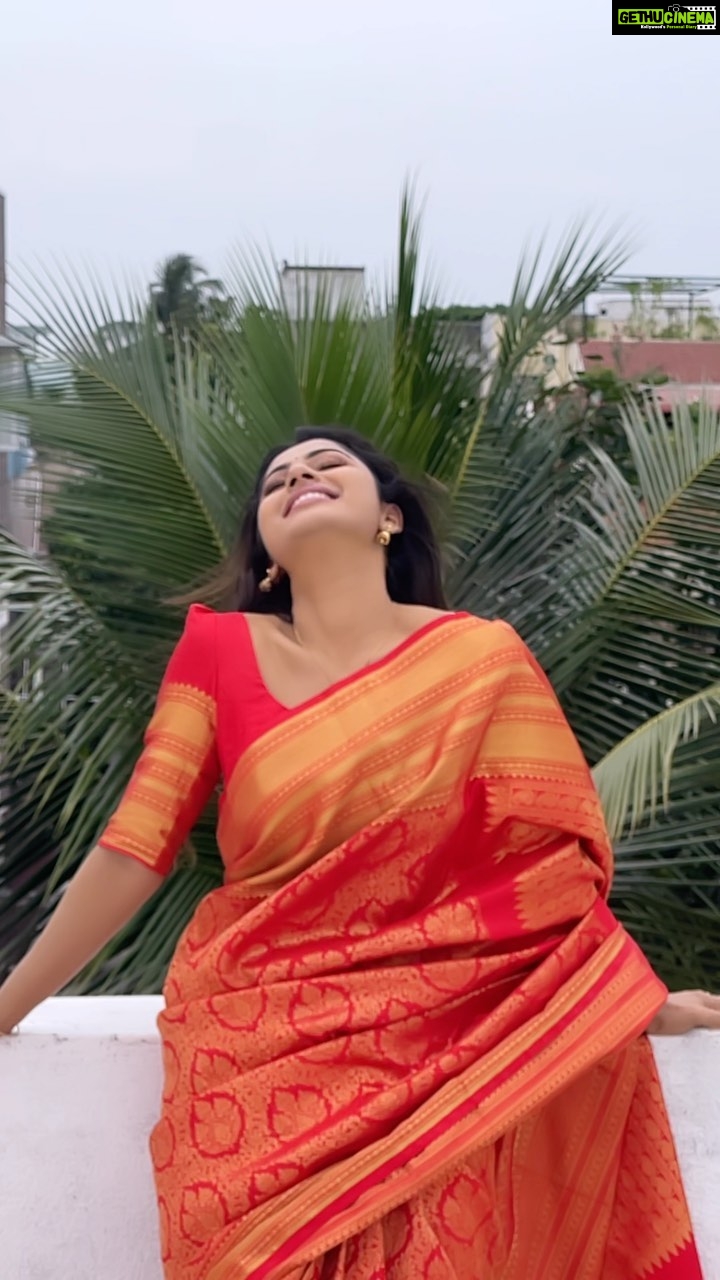 Delna Davis Instagram - Indulge in the luxurious elegance of our exclusive handwoven Kanchipuram silk saree, crafted with utmost precision and adorned with a resplendent gold zari woven border. This masterpiece of traditional artistry features a rich pallu that adds an opulent touch to its already exquisite design. @prahlasilks
