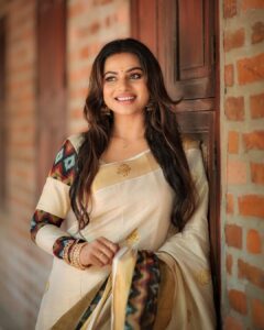 Delna Davis Instagram - The timeless charm of Kerala sarees. 🌾 #classicelegance #onam2023 #onam