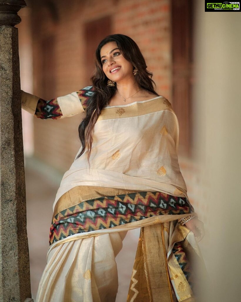 Delna Davis Instagram - The timeless charm of Kerala sarees. 🌾 #classicelegance #onam2023 #onam