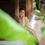 Delna Davis Instagram - Embracing the vibrance of Onam in every thread of my saree. Saree designed by @hinastitchandstyle . Mua @kalaiartistry . 📸 @dhanush__photography . Hairstylist @akila_hairstylist . Ornaments @rahman_jewellery . #onamtradition #onam2023 #onam