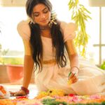 Delna Davis Instagram - നിങ്ങൾക്കേവർക്കും സന്തോഷത്തിന്റെയും സമൃദ്ധിയുടെയും ഒരു ഓണക്കാലം നേരുന്നു… . Mua @kalaiartistry . Outfit @jean_couture . 🎥 @f1_studios . Hairstylist @akila_hairstylist . Flowers @yuki_bridal #onam #onam2023