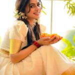 Delna Davis Instagram - ഏവര്‍ക്കും ഐശ്വര്യത്തിന്റെയും സമൃദ്ധിയുടെയും ഓണം ആശംസിക്കുന്നു #onam #onam2023