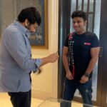 Devi Sri Prasad Instagram - HAPPIEST MUSICAL BDAY to d Evergreen , 1 & Only MEGA⭐️ Dearest @chiranjeevikonidela sir ❤️🎂🎶🎂❤️ Not Only Ur Stardom sir, Ur Love & Affection towards people is MAGNANIMOUS always🙏🏻❤️ ThankU 4 this Cute Surprise Gift.. #Burberry Glasses that day at d Breakfast dear sirr😍😎 YOU r a LIFETIME GIFT to Us🙏🏻🎶❤️ #HBDmegastarchiranjeevi @sushmitakonidela