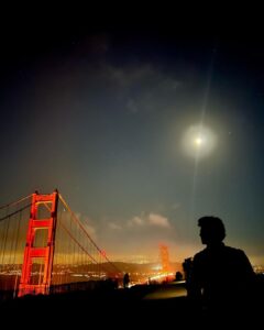 Devi Sri Prasad Instagram - The GOLDEN GATE BRIDGE 😍
In the GOLDEN MOON LIGHT.. 🌙 

#sanfrancisco #goldengatebridge 

Thank You dear RAJU @film_nanna for taking this beautiful pic in the biting Cold..🤗

#DSPOoAntavaTourUSA

@sagar_singer @singergeethamadhuri @vedalahemachandra @prudvichandra @indravathi__chauhan @rita.thyagarajan @imoney106 @sureshkumartaaddi @amritha.ram @iammangli @itsme_anasuya@peoplemediafactory @ujwal_kasthala @itsmounima northamericanteluguassociation @tanaconference2023 @bata.events @mbliveevents @seattlesreekanth 
@vishwaprasad.tg

@deepapais @sandeshshetty_usa @rudrainternational.us

@tvishadances @sarakum4r @tanishabhaisare @aaryag18 @a.agarwal12

@sara_madoz @elenyart6 @sus_bf
@lidiacarmonaa 
@zabdielnayz @angelgranado2 @andresnavarroactor @soyalvaro.romero