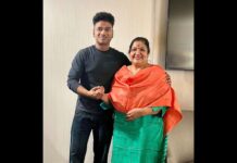 Devi Sri Prasad Instagram - With the LEGEND “Chinna Kuyil” CHITRA CHECHI @kschithra in PHILADELPHIA !!🙏🏻🎶❤️ Not just the MUSIC, it is the EVERSHINING SMILE on her FACE that we all need to Learn And Inherit !! Also made MOM meet Her, and it was Adorable to watch them talk n chat about many things ! ❤️🎶🙏🏻 ❤️❤️🎶🎶🙏🏻🙏🏻😍😍 #TANA @tanaconference2023 #DSPOoAntavaTourUSA @sagar_singer @singergeethamadhuri @vedalahemachandra @prudvichandra @indravathi__chauhan @rita.thyagarajan @imoney106 @amritha.ram northamericanteluguassociation @peoplemediafactory @chandiniduvvuri @ujwal_kasthala @ursanasuya @itsmounima @tanaconference2023 @bata.events @mbliveevents @seattlesreekanth @vishwaprasad.tg