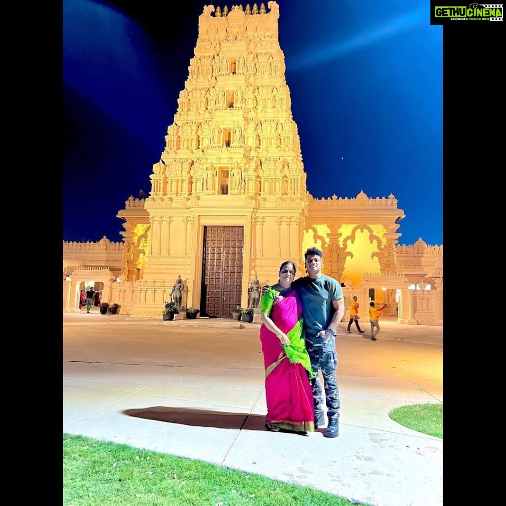 Devi Sri Prasad Instagram - HAPPIEST MUSICAL BIRTHDAY to my Dearest Mother #Siromani Garu ❤️❤️🤗🤗🎶🎶🎂🎂🎂🎂🎂🎂🎂 ThaaankU for everything Dearest MummyyyyLuuuuuuu ❤️❤️🤗🤗 Am so happy that the #NationalAward for #Pushpa Music is announced around d time of her Bday😍 Here r d pics when I took Mom to d Magnificient HANUMAN TEMPLE in DALLAS, USA during my #DSPOoAntavaTourUSA last month.. @sagar_singer